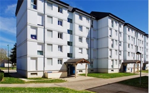 t3 à la location -   18200  SAINT AMAND MONTROND, surface 72 m2 location t3 - UBI483225017